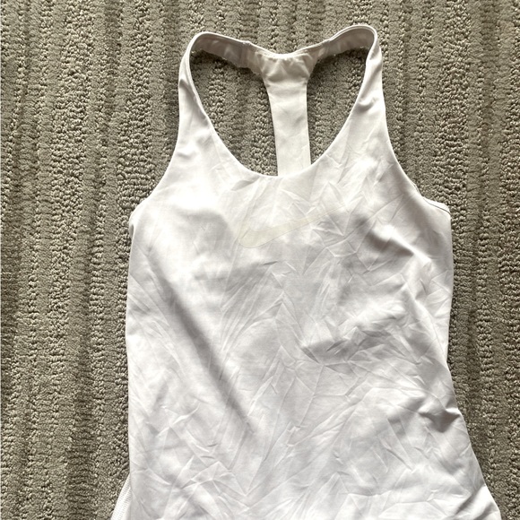 Nike activewear top - Picture 2 of 5